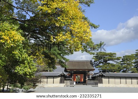 Kenrei-Mon Gate the main entrance of Nijo castle in Kyoto, Japan. Built in 1603 for Kyoto residence of Tokugawa Ieyasu, the first shogun of the Edo Period (1603-1867)