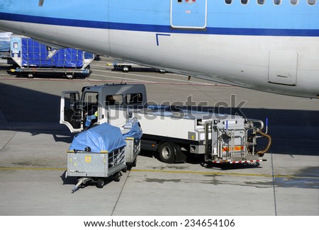 Loading an airplane with airfreight at an airport