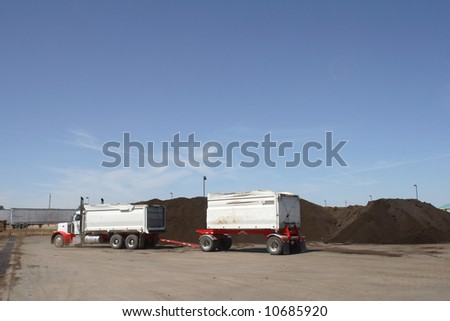 a truck pick up the final mulch product to be delivered to customers