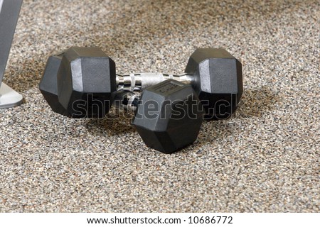 Weight bench at the gym with dumb bells