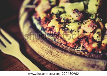 Hawaiian pizza thin crispy thin crust, Italian Restaurant.