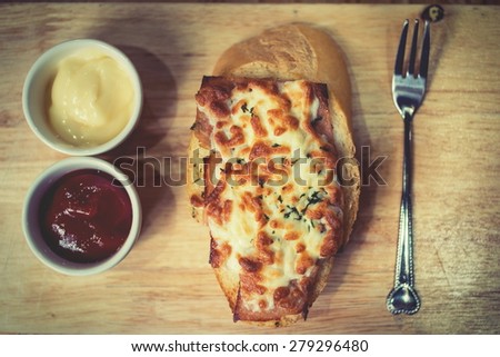 Bread baked with cheese served with tomato sauce, chili sauce and delicious recipes.food topview