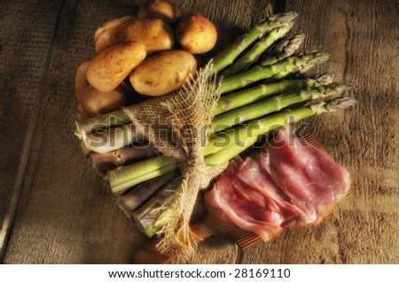 green asparagus, ham and potatoes