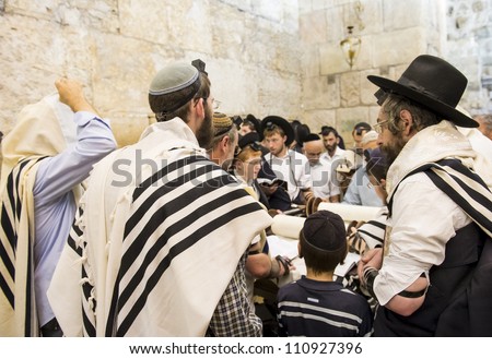 JERUSALEM - JULY 29: Jewish men prays in the Wailing wall during the Jewish holy day of Tisha B'av, on July 29, 2012 in old Jerusalem, Israel