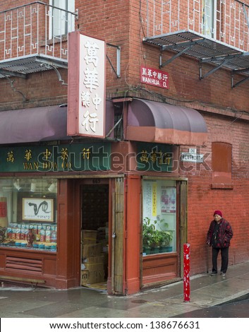 SAN FRANCISCO - MARCH 20 : Chinese grocery store in San Francisco\'s Chinatown on March 20 2013 , San Francisco\'s Chinatown the oldest Chinatown in the US