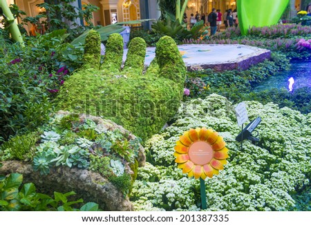 LAS VEGAS - JUNE 15 : Summer season in Bellagio Hotel Conservatory & Botanical Gardens on June 15, 2014 in Las Vegas. There are five seasonal themes that the Conservatory undergoes each year.