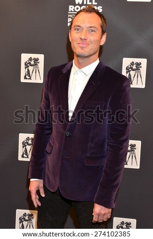 LAS VEGAS - APRIL 22 : Actor Jude Law attends the Pioneer Dinner during 2015 CinemaCon on April 22 , 2015 at Caesars Palace in Las Vegas, Nevada