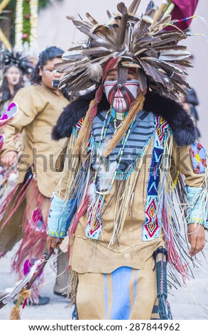 SAN MIGUEL DE ALLENDE , MEXICO - MAY 31 :Native American with traditional costume participates at the festival of Valle del Maiz on May 31 , 2015 in San Miguel de Allende ,Mexico.