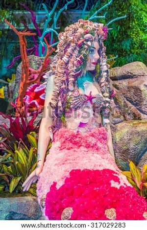 LAS VEGAS - Aug 14 : Summer season in Bellagio Hotel Conservatory & Botanical Gardens on August 14 , 2015 in Las Vegas. There are five seasonal themes that the Conservatory undergoes each year.