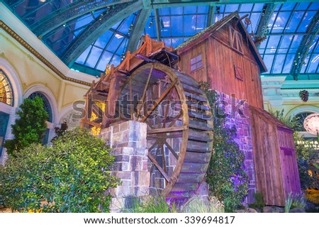 LAS VEGAS - OCT 15 : Fall season in Bellagio Hotel Conservatory & Botanical Gardens on October 15 , 2015 in Las Vegas. There are five seasonal themes that the Conservatory undergoes each year.