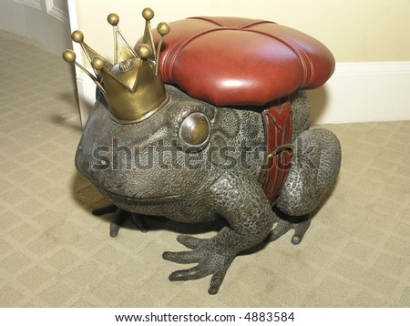 Decorative Toad with crown and seat cushion