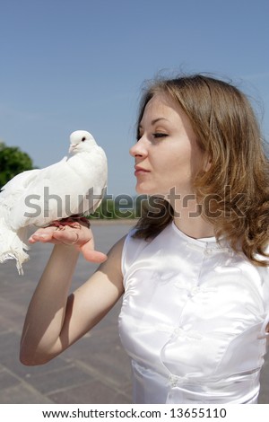 young beautiful bride holding a white pigeon on her hand