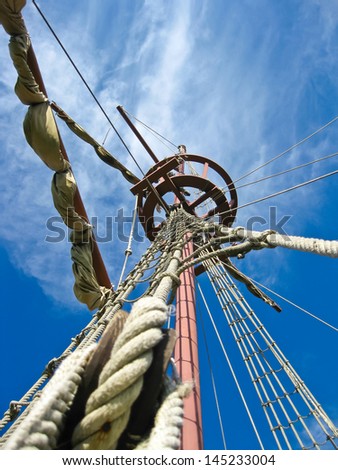 Mainmast of a Spanish galleon, with his scales and sails