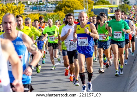 SAN FERNANDO, SPAIN - MAR 23: Unidentified runners on the street during XXVIII Half Marathon Bahia de Cadiz on March 23 , 2014, in San Fernando , Spain