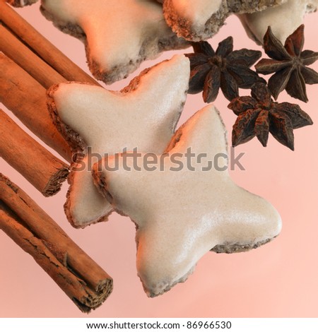 christmas arrangement with cinnamon-flavored cookies, cinnamon sticks and star-anise in light back