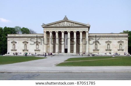 nearly frontal shot of a building named Glyptothek in Munich (Bavaria, Germany)