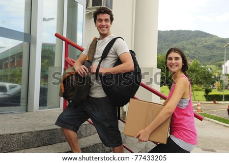 College students moving in to the university campus