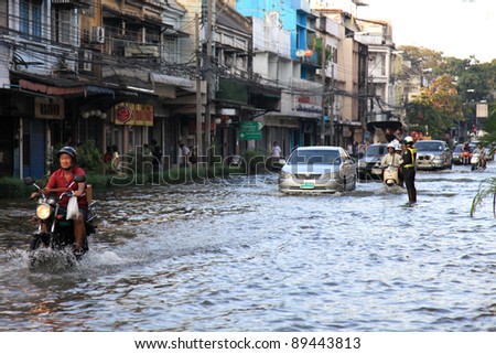 BANGKOK, THAILAND - NOVEMBER 17 : Flooding in Samsen Road after the heaviest rains in 20 years in Thailand on Nov 17, 2011 in Bangkok, Thailand