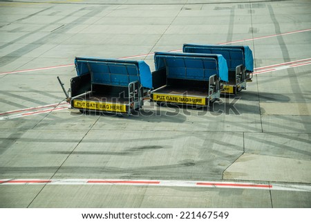 airport baggage truck