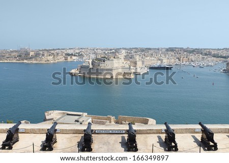 Malta, La Valletta amazing fortified city. Scenic view of the Grand Harbour, Fort St. Angelo and Birgu (Citta Vittoriosa) waterfront, from the British saluting battery in the Upper Barrakka gardens.