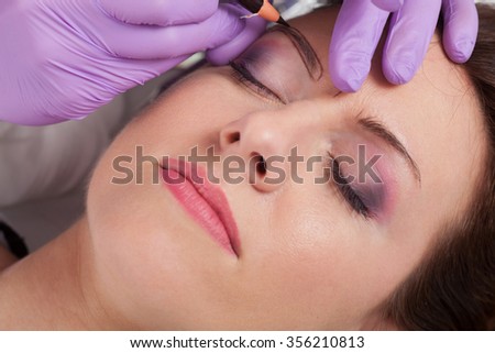Cosmetologists\' preparations for permanent eyebrow make up