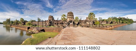 main gate of Angkor wat surrounded by water - panoramic view