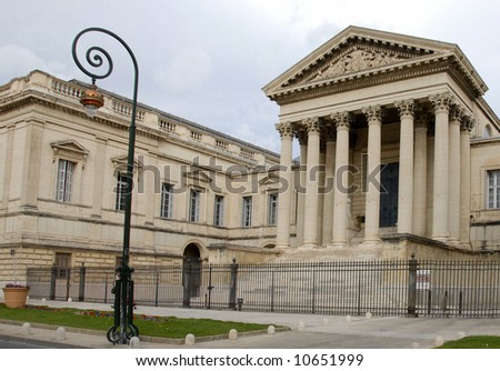 Palais de Justice, Montpellier, Languedoc Roussillon, France. Corinthian columns face out on to the Avenue Foch.
