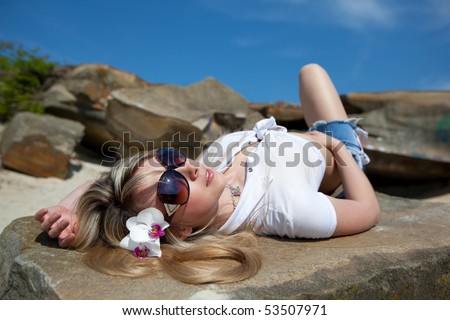 Cute summer style girl with fresh flower