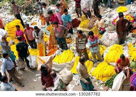 KOLKATA, INDIA - JAN 13: Asian traders sell the flowers on the famous Mullik Ghat Flower Market on January 13, 2013. The market is more than 125 years old. 2000 sellers work in the market every day