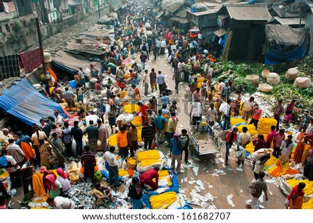 Kolkata, India - Feb 11: Top View Of Crowd Of Customers And Sellers Of Mullik Ghat Flower Market On February 11, 2013. The Market Is 125 Years Old. More Than 2000 Sellers Work In The Market Every Day