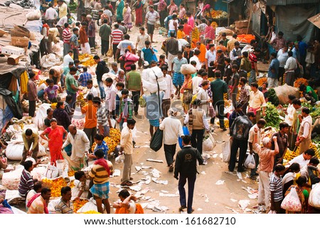 Kolkata, India - Feb 11: Big Crowd Of Moving People On The Mullik Ghat Flower Market On February 11, 2013. The Market Is More Than 125 Years Old. More Than 2000 Sellers Work In The Market Every Day