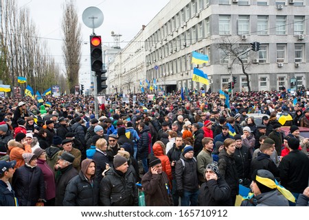 KYIV, UKRAINE - DEC 1: Crowd of 800 thousands people stopped traffic of transport for anti-government meeting during the long time pro-European protest on December 1, 2013 in Kiev, Ukraine