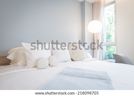 Bed and pillow set with bed runner