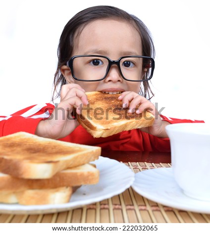 A cute kid eat bread