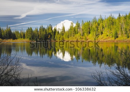 The Mirror lake and the mount hood