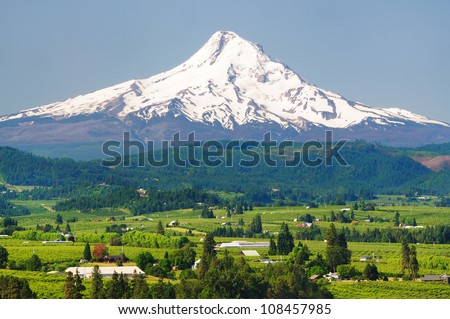 Mount hood and hood river valley