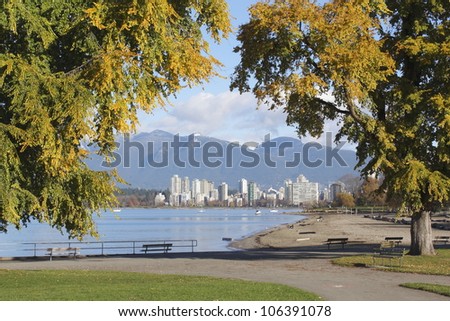 Looking east across English Bay from Kitsilano Beach to Vancouver\'s West End/Vancouver\'s Kitsilano Park/Looking across English Bay to Vancouver\'s West End
