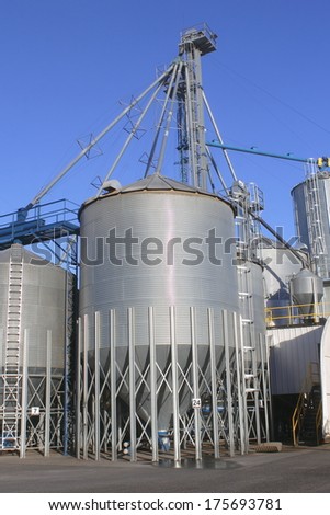 Industrial grain bins used in loading and distributing grain feed/Industrial Grain Bin/Industrial grain bins used in loading and distributing grain feed