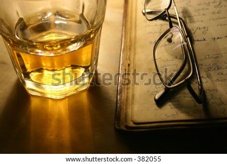 Mi... Diario? Stock-photo-whiskey-tumbler-old-book-and-reading-glasses-382055