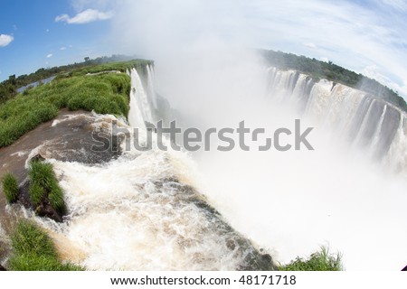 Fish-eye view: waterfalls on the edge of the earth