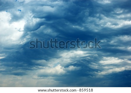 Clouds preparing for rain
