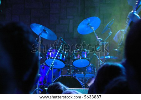 UFO Stock-photo-drum-set-on-the-stage-live-concert-of-popular-rock-band-5633887
