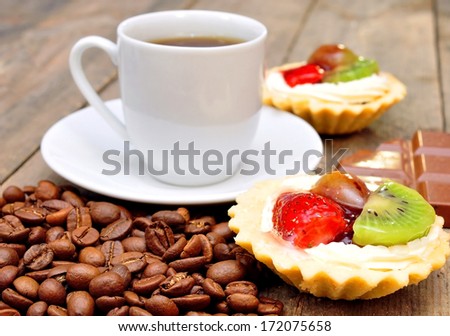 coffee with fruit baskets on a wooden table