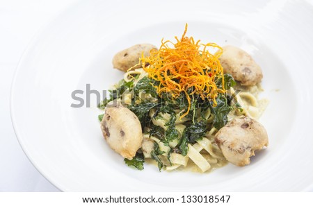 pasta with blue cheese sauce and spinach