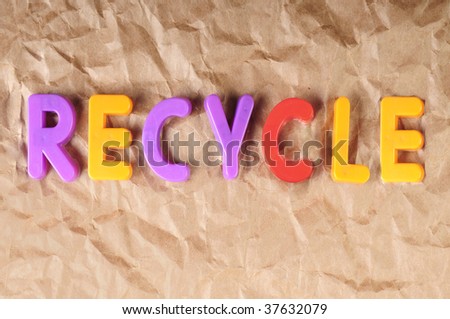 The word recycle on recycled paper
