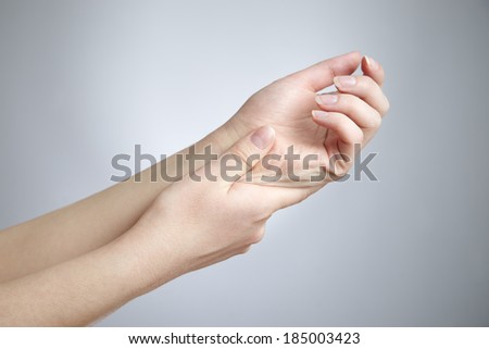 Pain in the joints of the hands. Care of female hands.