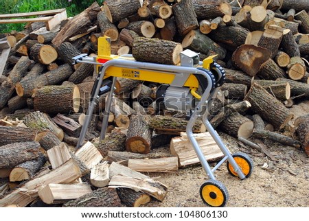 electric log splitter with wood and trunks