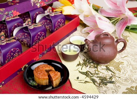 Chinese moon cake and tea-- food for Chinese mid-autumn festival