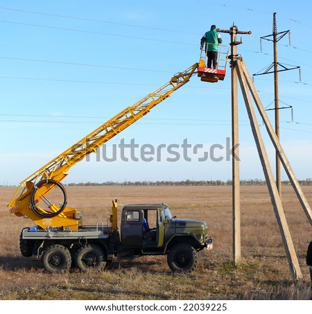 The brigade of electricians works at height