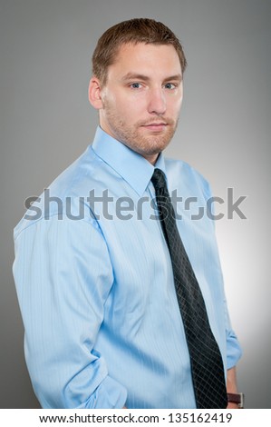 A caucasian man in his 20\'s with a blank expression.